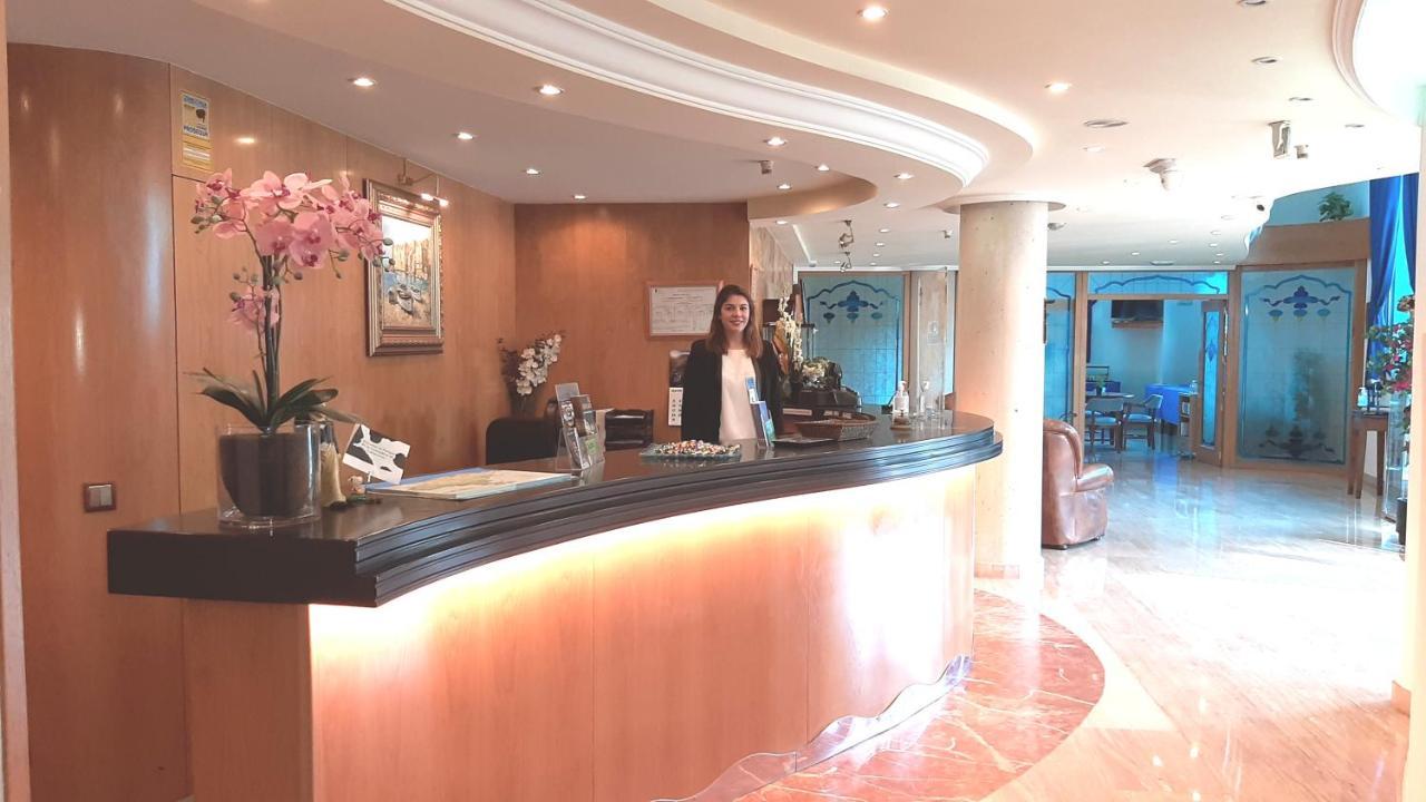 Hotel Nueva Plaza Maliaño Kültér fotó