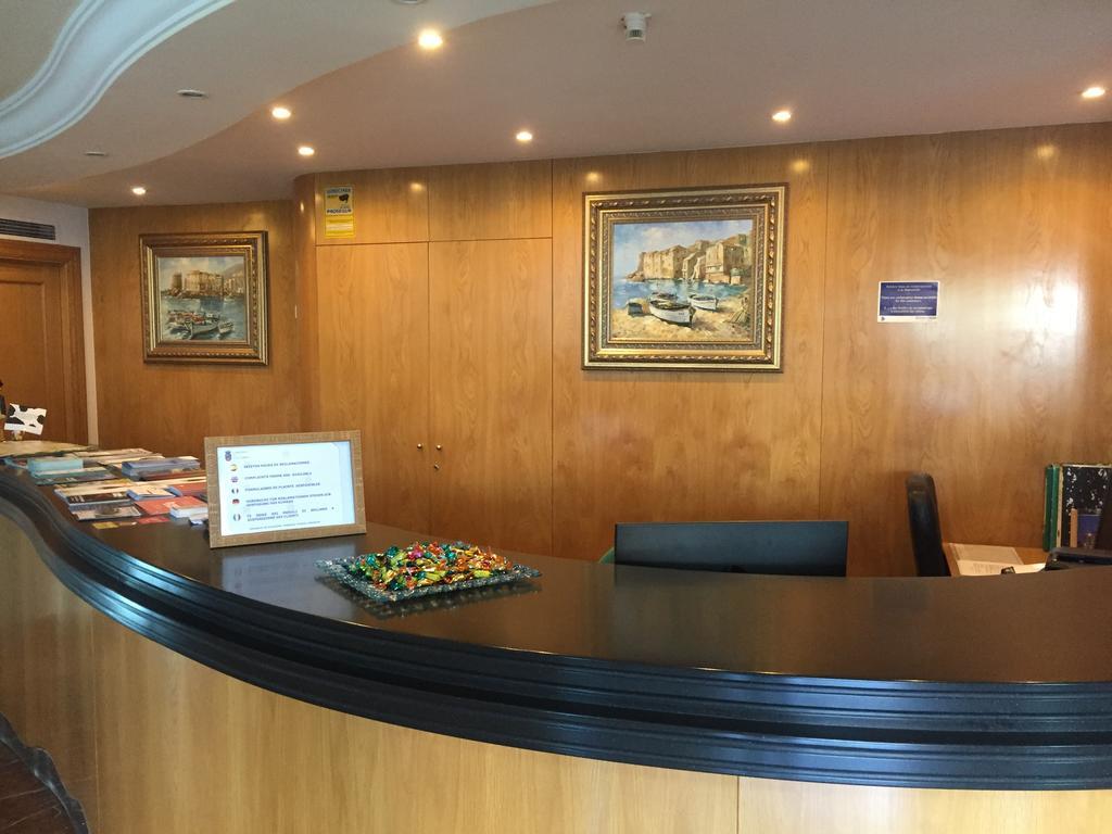 Hotel Nueva Plaza Maliaño Kültér fotó
